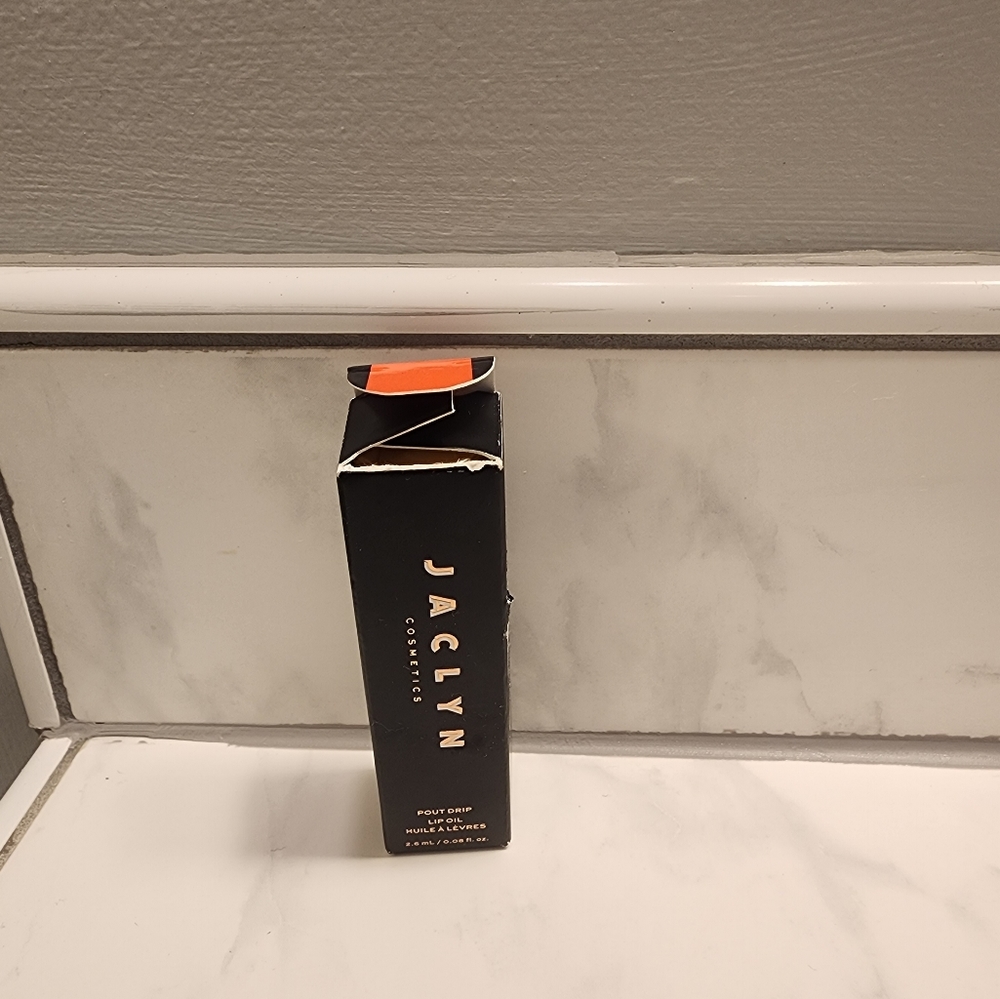 Jaclyn lip oil